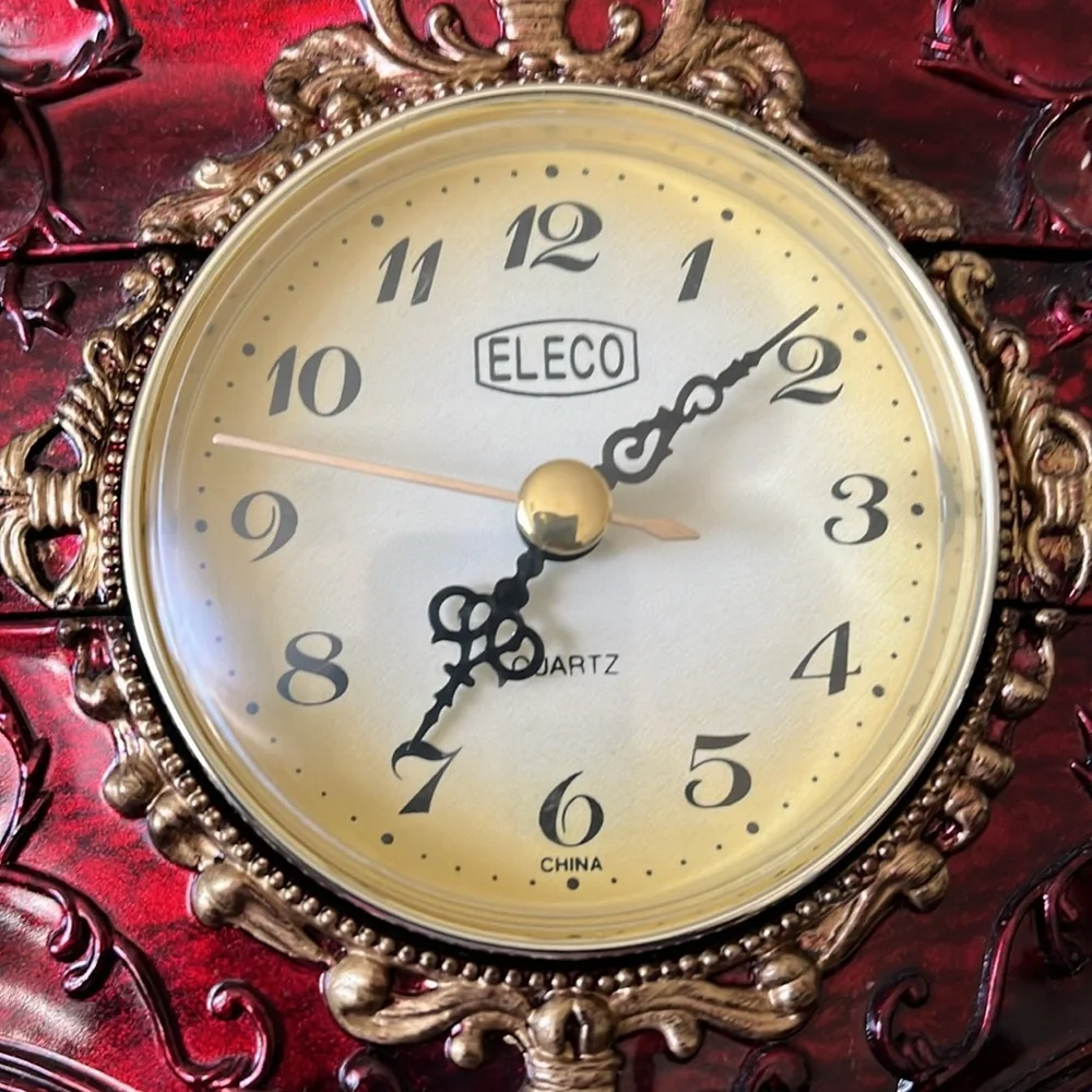 Quartz Eleco Red and Gold Vintage Wall Clock Decor Playing “Memories” Song
